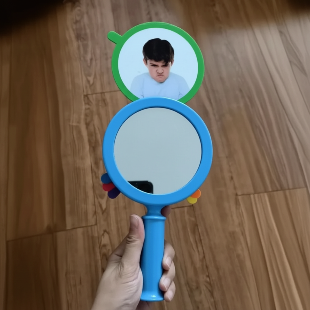 MirrorFun – Koulutus & vuorovaikutus – Peili, jossa on ilmeitä