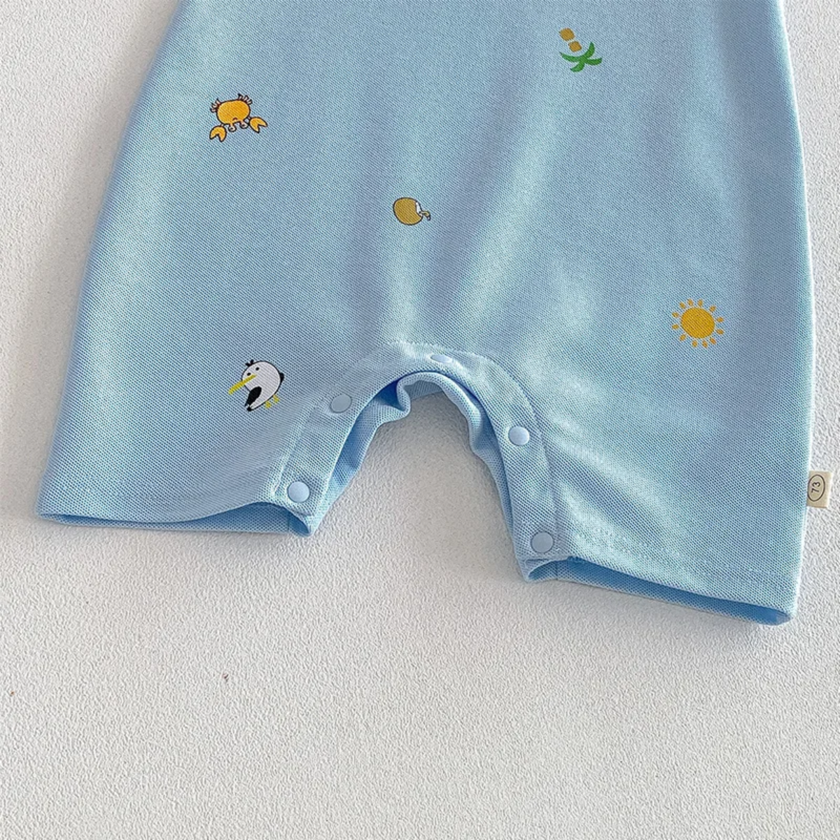 SunnyBaby – Mukava ja suloinen – Polo-potkupuku vauvoille