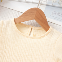Thumbnail for SoftCharm – Tyylikäs ja mukava – tyttöjen asukokonaisuus, jossa on röyhelöinen yläosa ja pitkät housut