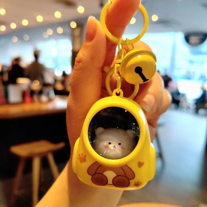 Glowing Astronaut Charm – Söpö ja hohtava – Astronautti-laukun ripustin