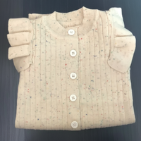 Thumbnail for MiniAurora – Pehmeä ja tyylikäs – Neulottu vauvan body, jossa on enkelinsiivet ja pääpanta
