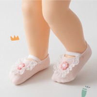 Thumbnail for SweetFeet – Pehmeät ja suloiset – vauvasukat, joissa on kukkia ja pitsiä