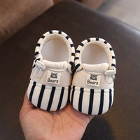 Thumbnail for TinyToes – Pehmeät ja lämpimät – vauvan ensimmäiset kengät raidallisella kuviolla
