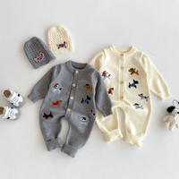Thumbnail for PlayfulKnit – Pehmeä ja suloinen – neulottu vauvan haalari, jossa on koirakuviota
