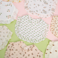 Thumbnail for BabyBloom – Söpö ja mukava – vauvan ruokalappu, jossa on röyhelöreuna