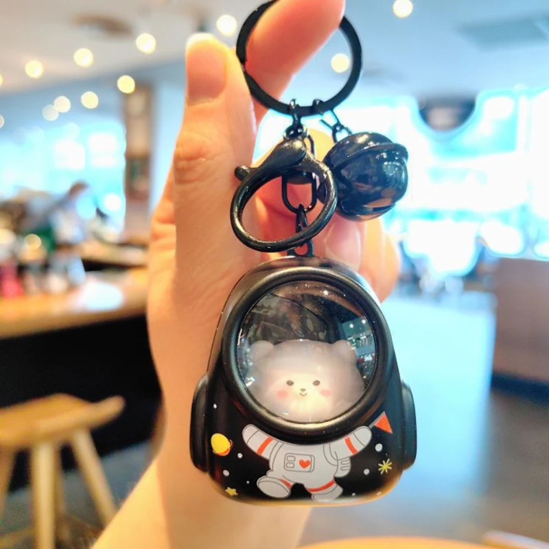 Glowing Astronaut Charm – Söpö ja hohtava – Astronautti-laukun ripustin