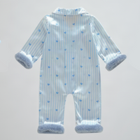 Thumbnail for TinyLove – Pehmeä ja lämmin – vauvan haalari, jossa on sydänkuvio ja pehmoleluyksityiskohdat