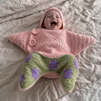 Thumbnail for CozyStar – Pehmeä ja käsintehty – Neulottu vauvan haalari, jossa on tähtikuvio