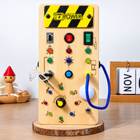Thumbnail for TinyTech – Puinen aktiviteettitaulu valoilla ja kytkimillä – oppimislelu