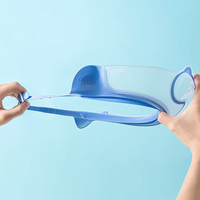 Thumbnail for SplashGuard – Mukava ja käytännöllinen – vauvan suihkuhuppu kasvosuojalla