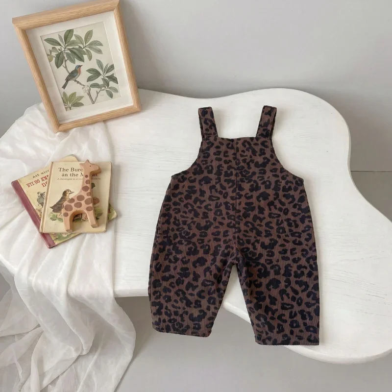 LeopardChic – Trendikäs ja mukava – tyttöjen leopardikuvioiset haalarit