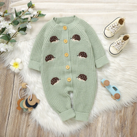 Thumbnail for CozyHedge – Pehmeä ja lämmin – Neulottu vauvan haalari, jossa on siilikuvio