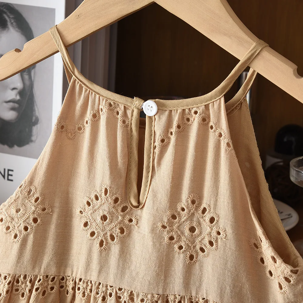 BohoBelle – Tyylikäs ja mukava – mekko, jossa on broderie-yksityiskohtia