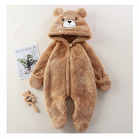 Thumbnail for CozyBear – Pehmeä ja lämmin – vauvan body, jossa on eläinaiheinen huppu