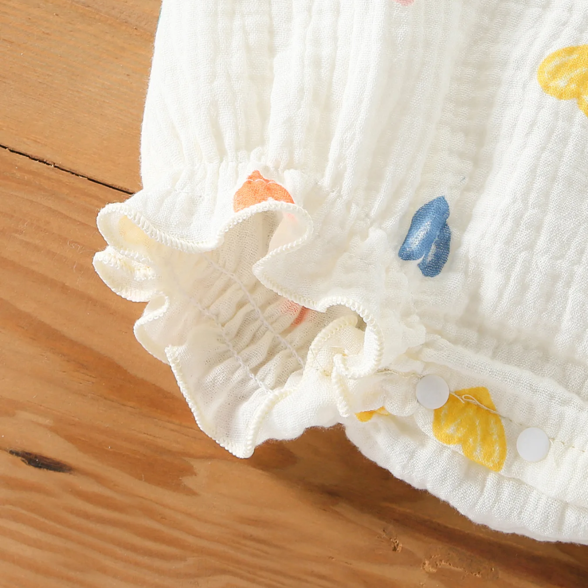 LittleBlossom – Kesäinen mukavuus ja tyylikkyys – vauvan body, jossa on hattu