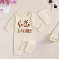 Thumbnail for CuddleBaby – Hei, olen uusi täällä – Vauvan haalari ja pipo -setti