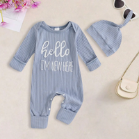 Thumbnail for CuddleBaby – Hei, olen uusi täällä – Vauvan haalari ja pipo -setti