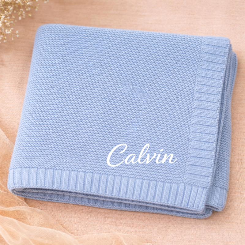 Personalized Baby Blanket – Pehmeä ja ainutlaatuinen – henkilökohtaisesti brodeerattu puuvillapeitto