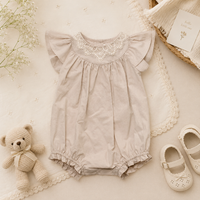 Thumbnail for Vintage Rompers – Ajaton ja pehmeä – vauvan haalari