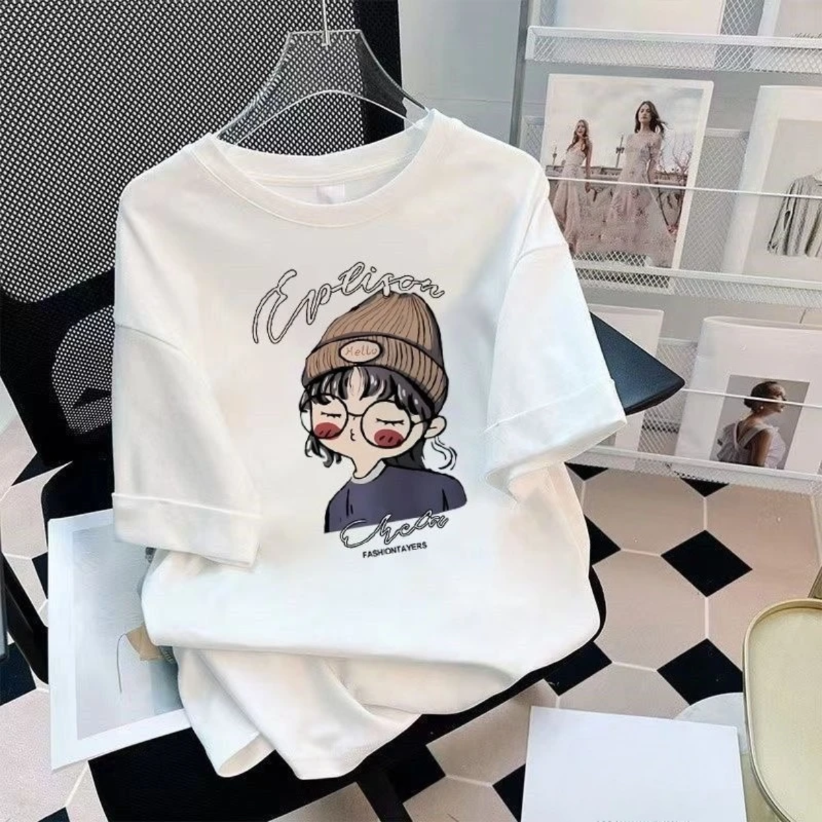CuteStyle – Trendikäs ja mukava – T-paita, jossa on ylikokoinen sarjakuvapainatus