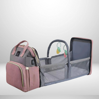 Thumbnail for Nuvella Baby – Aina valmiina – Monikäyttöinen vaippalaukku sängyllä