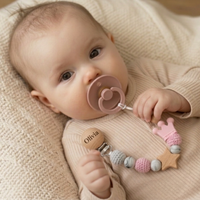 Thumbnail for Baby Pacifier Holder – Nimellä – Henkilökohtaiset puu- ja silikonikivet
