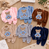 Thumbnail for CozyBear – Lämmin ja pehmeä – Lasten verryttelypuku, jossa on karhukuvio