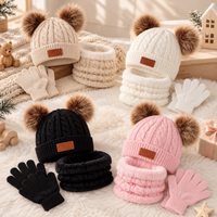 Thumbnail for CozyPom –Lämmin & Pehmeä - Talvisetti, jossa on pipo, huivi ja hanskat