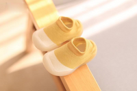 Thumbnail for TinySteps – Mukavuus ja turvallisuus – FlexiFeet-vauvankengät