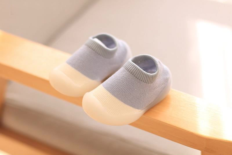 TinySteps – Mukavuus ja turvallisuus – FlexiFeet-vauvankengät