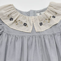 Thumbnail for Princess Dress – Tyylikäs ja mukava – mekko, jossa on brodeerattu kaulus
