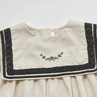 Thumbnail for Sailor Top – Tyylikäs ja mukava – paita, jossa on pitsiyksityiskohtia ja pussihihat