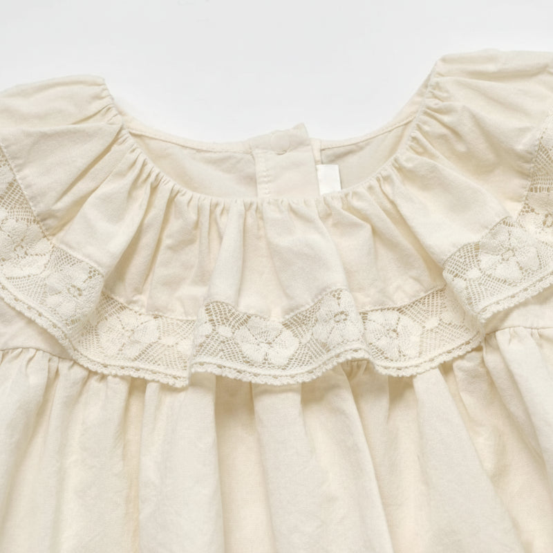 Ruffle Collar Top – Tyylikäs ja mukava – Toppi jossa on koristeellinen kaulus ja pussihihat