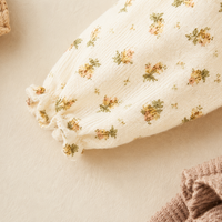 Thumbnail for SweetPea – Vauvan tyttöjen asu, jossa on röyhelö ja kukkakuvio