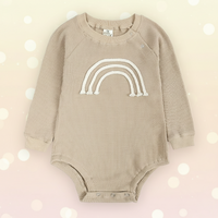 Thumbnail for SnuggleHue – Pehmeä ja mukava – Sateenkaari-vauvan body