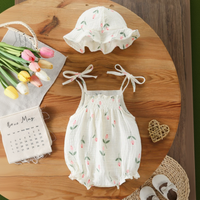 Thumbnail for LittleBlossom – Kesäinen mukavuus ja tyylikkyys – vauvan body, jossa on hattu