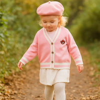 Thumbnail for CozziWear – Warm & Trendy – Neulottu neuletakki karhuilla