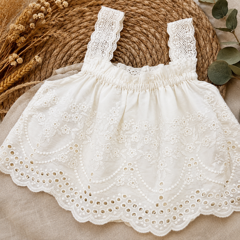 TinyLuxe – Zomerset-pitsipaita ja leveälahkeiset housut
