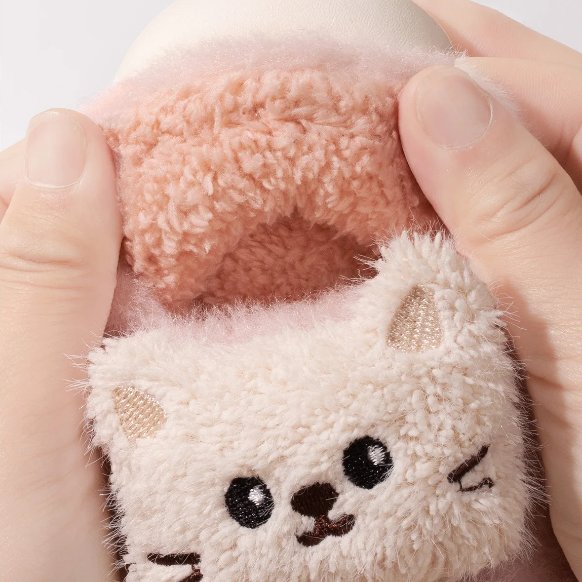 SnuggleKitty – Lämpöä ja turvallisuutta – Lasten kissatossut