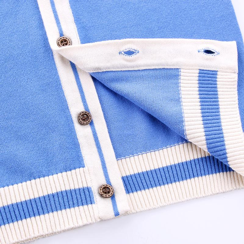 CozziWear – Warm & Trendy – Neulottu neuletakki karhuilla