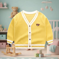 Thumbnail for CozziWear – Warm & Trendy – Neulottu neuletakki karhuilla