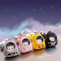 Thumbnail for Glowing Astronaut Charm – Söpö ja hohtava – Astronautti-laukun ripustin