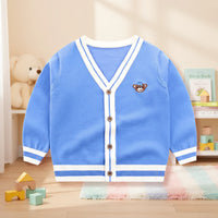 Thumbnail for CozziWear – Warm & Trendy – Neulottu neuletakki karhuilla