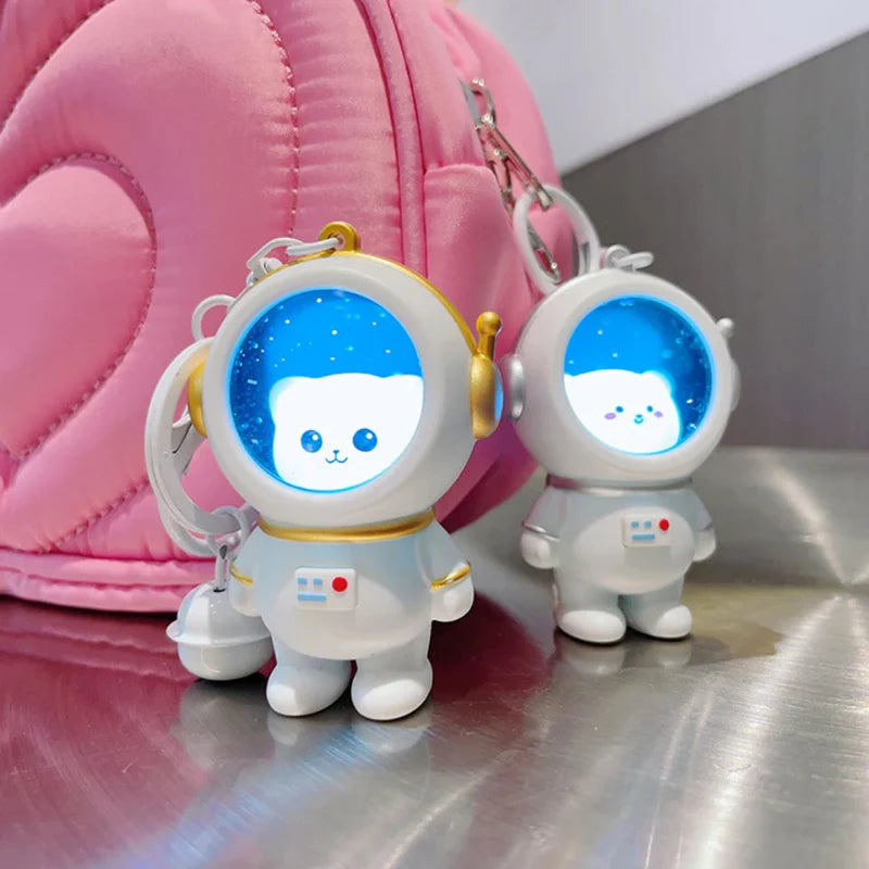 Glowing Astronaut Charm – Söpö ja hohtava – Astronautti-laukun ripustin