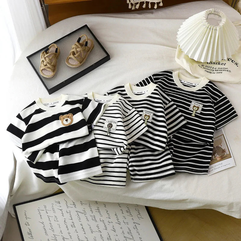 Kids Stripe Outfit – Trendikäs ja mukava – kesäinen lasten asu