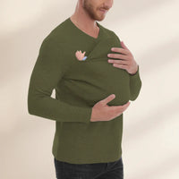 Thumbnail for Kangaroo Pocket Shirt – Mukava ja kätevä – Miesten T-paita-vauvankantokoppa